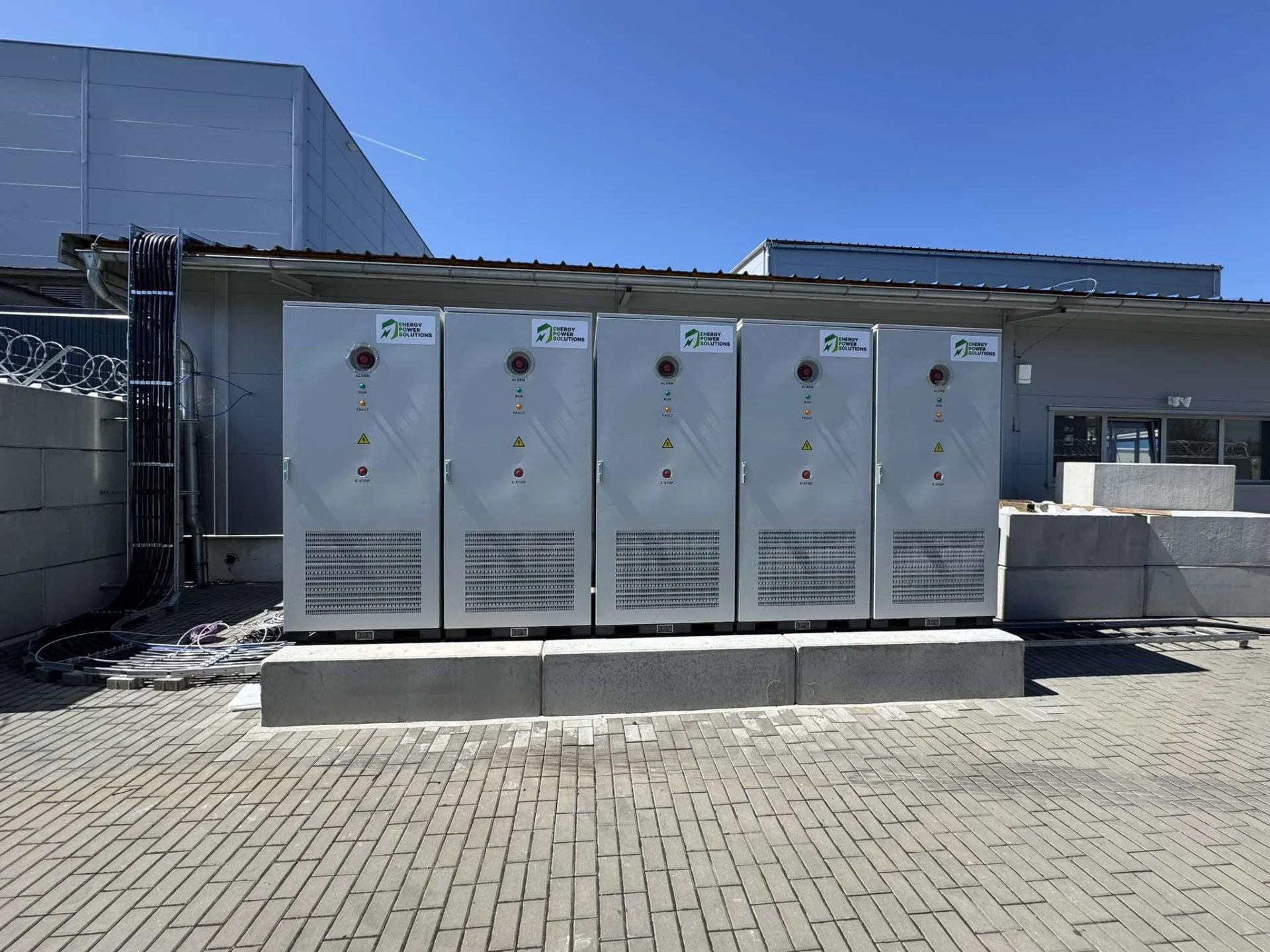 Bateriové úložiště energie BESS realizované společností ENPOSOL pro Mogador