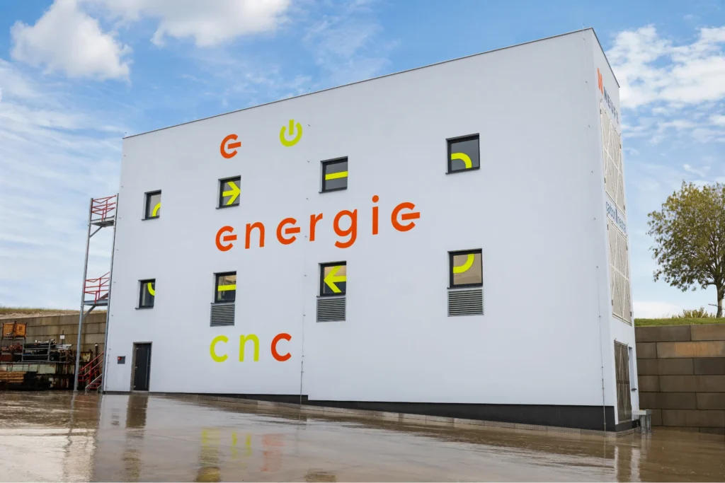 Budova společnosti NEUFE v rámci referenčního projektu ENPOSOL