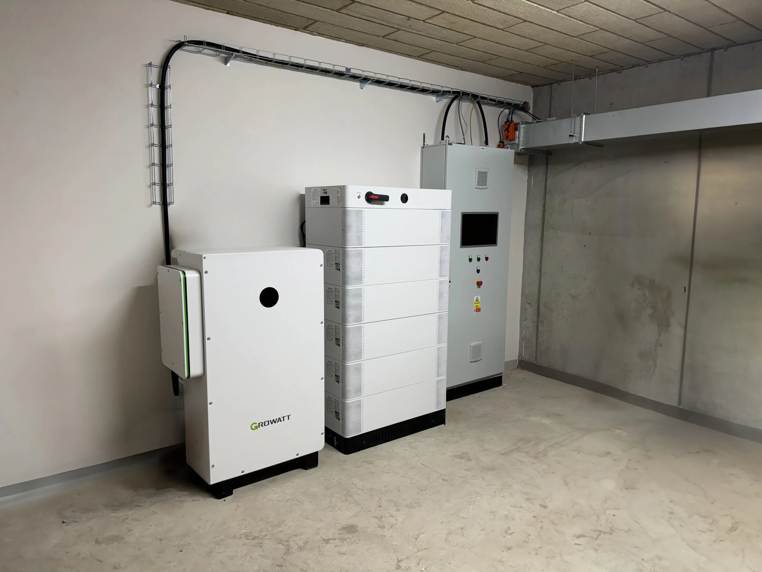 Bateriové úložiště energie instalované v PENNY Marketu ve Skutči společností ENPOSOL